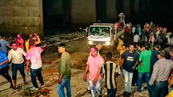 2 killed, 4 injured after truck topples on Durga Puja immersion procession in Jamshedpur