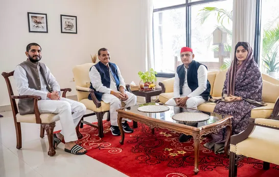 Akhilesh Yadav meets uncle Shivpal ahead of Mainpuri bypoll