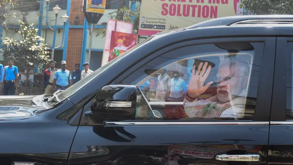 Bengal: PM Modi traverses rally venue in hoodless vehicle, waves at crowd