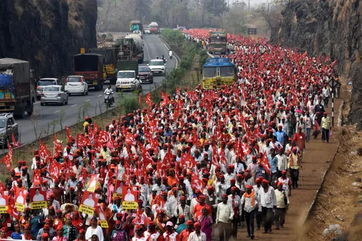 Maha: Farmers set out a foot march to seek various demands in Ahmednagar