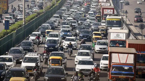 Section of NH-48 shut, commuters report traffic chaos on Delhi-Gurgaon Road