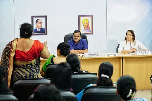 Kejriwal interacts with MCD school principals who underwent training at IIM-Ahmedabad