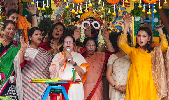 Mamata Banerjee prays for victims of Bahanaga Bazar rail disaster at Rath Yatra festival