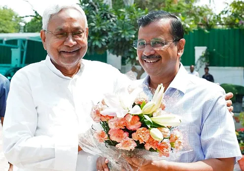 Nitish greets Kejriwal on birthday, likely to meet him in Delhi