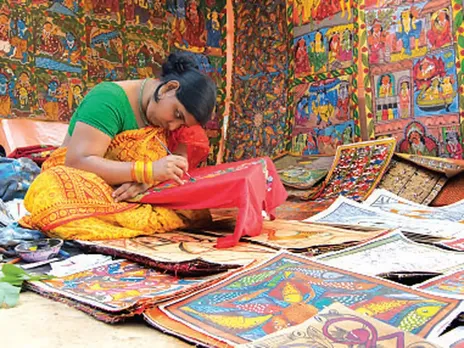 Govt to train artisans, weavers, jewellery manufacturers to sell products on e-comm platforms