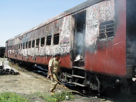 Godhra train burning case: SC to hear pleas of Gujarat govt, convicts on Monday