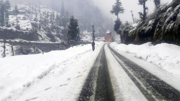Snowfall in higher reaches of Kashmir