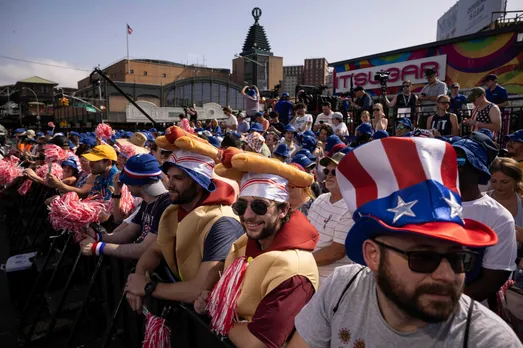 Revellers across the US brave heat and heavy downpours to celebrate Fourth of July