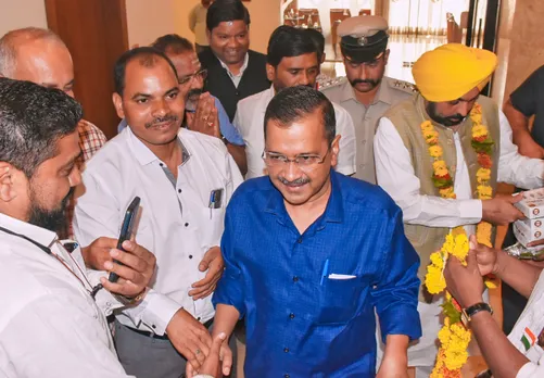 Karnataka: Kejriwal urges people to give AAP a chance for corruption-free govt