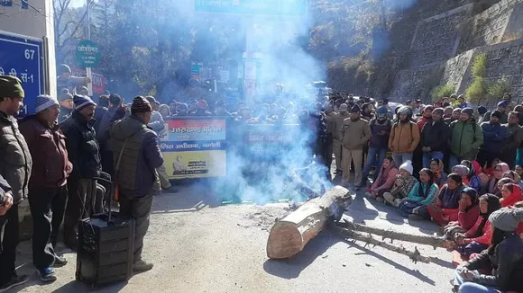 Protest continues as families in Uttarakhand's Joshimath being evacuated after houses develop cracks