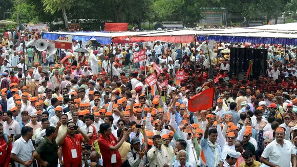 Rally of govt employees at Ramleela Ground to restore old pension scheme