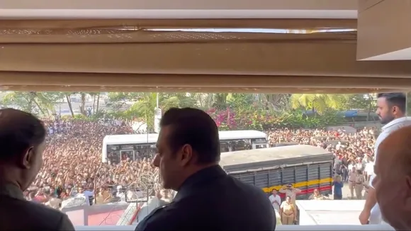 Eid with Shah Rukh, Salman: Superstars greet fans on festival