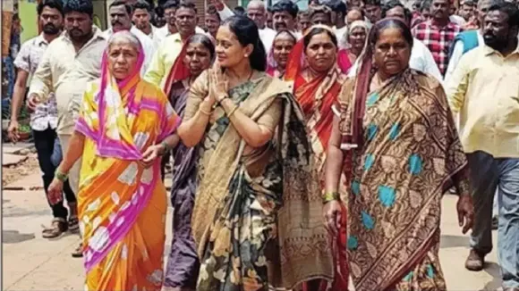 Karnataka polls: Wife leads campaign of Cong candidate barred from entering Dharwad  rural constituency