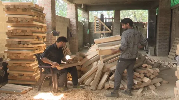 As Cricket World Cup fever grips India, bat manufacturers in J-K struggle to meet demand