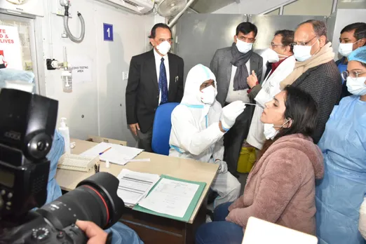 Mansukh Mandaviya visits Safdarjung Hospital, reviews Covid mock drill