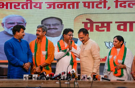 Former BSP, AAP politicians join BJP from east Delhi