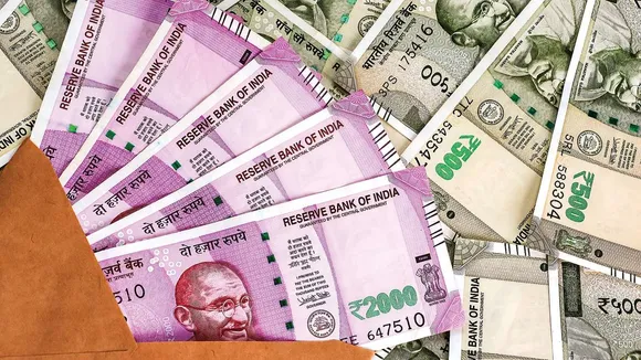 Rupee falls 17 paise to 81.64 against US dollar