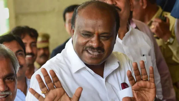 Kumaraswamy accuses Karnataka govt of deputing IAS officers to 'serve' alliance leaders
