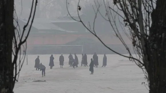 Kashmir in grip of intense cold wave; Srinagar braves -3.7 deg Cel