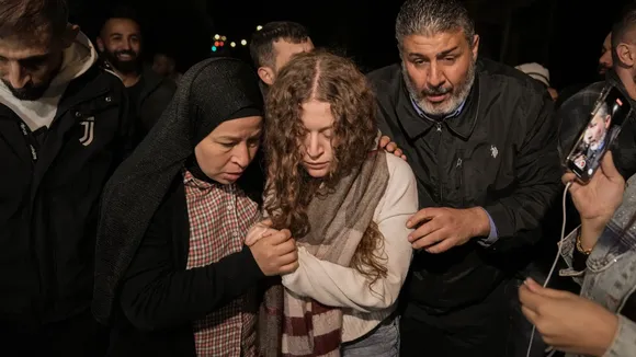 8 Israeli hostages, 30 Palestinian prisoners are released under truce