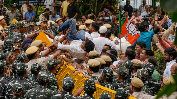 BJP protests near AAP HQ, demands Arvind Kejriwal's resignation