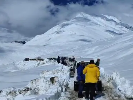 All 256 tourists stranded at Himachal's Chandertal evacuated on Thursday