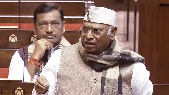 Cong, other oppn parties walk out of Rajya Sabha over Jharkhand issue