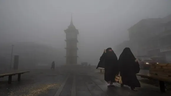 Fog cover reduces in Kashmir, minimum temperature improves