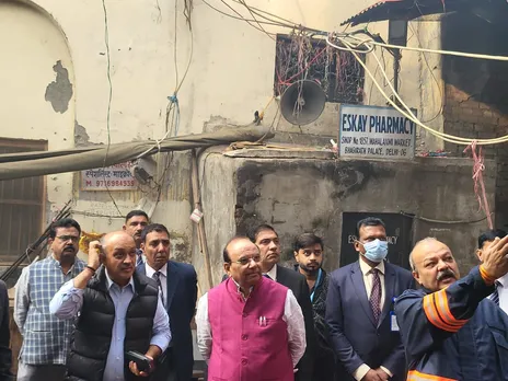 Bhagirath market fire: Delhi Lt governor takes stock of situation