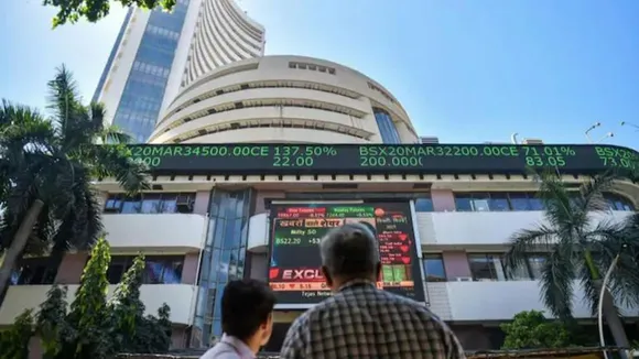Sensex, Nifty close lower as oil, banking stocks decline