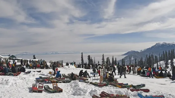 Gulmarg 'sold out' as tourists throng Kashmir for Christmas, New Year