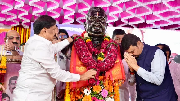 Devendra Fadnavis mathadi