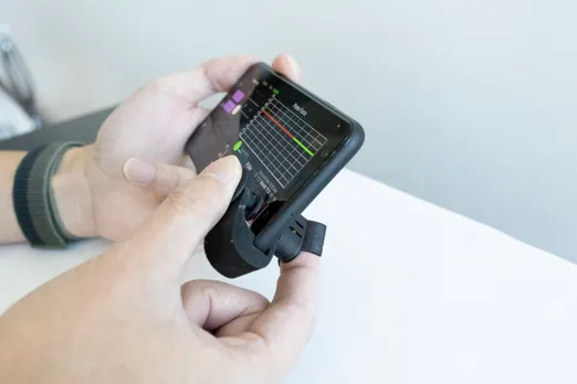 New low-cost smartphone attachment to monitor blood pressure at fingertip