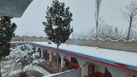 Fresh snowfall blankets Kashmir, Gulmarg records minus 10.6 deg C