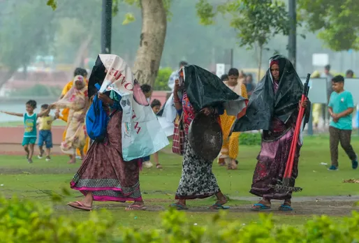 Minimum temp of 27 deg Celsius recorded in Delhi; light rain likely