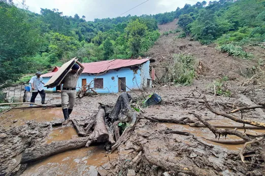 2038 dead due to floods, landslides, lightning since April 1: MHA data