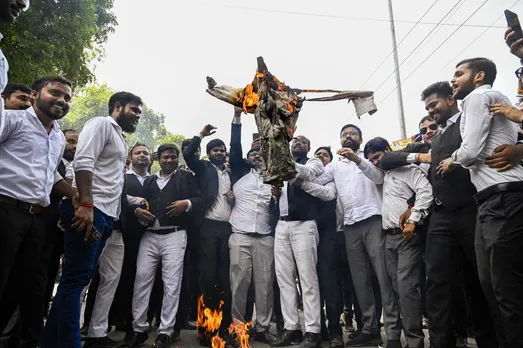 Hapur lathicharge: Lawyers continue their protest, abstain from work across UP