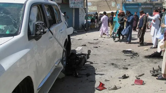 Bomb blast near police patrol kills five people in Pakistan