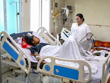 Odisha train accident: Mamata Banerjee meets injured patients in Cuttack