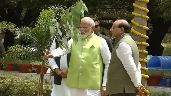 Prime Minister Narendra Modi with Delhi Lt. Governor Vinai Kumar Saxena plants a Peepal sapling on World Environment Day at the Buddha Jayanti Park, in New Delhi, Wednesday, June 5, 2024