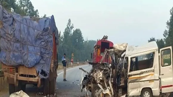 Odisha: 8 killed as vehicle hits stationary truck on highway in Keonjhar
