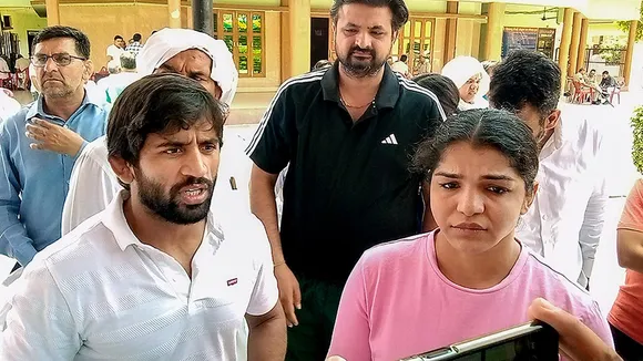 Sakshi, Bajrang accuse WFI of using devious means to get suspension lifted, threaten fresh protest