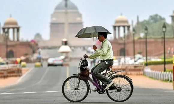 Humid morning in Delhi, minimum temperature settles at 27.2 degrees Celsius