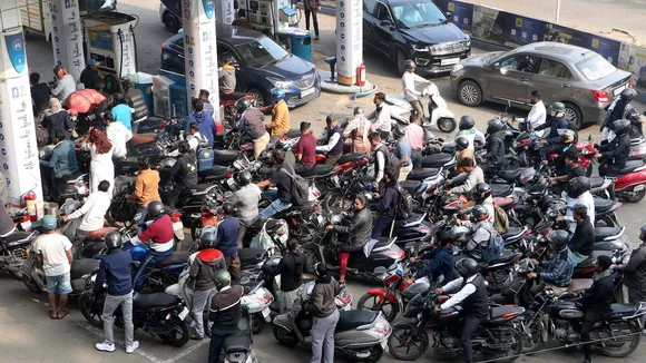 Truck drivers' protest: Long queues at petrol pumps in Mumbai, Nagpur