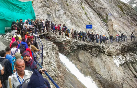 Amid tight security, another batch of over 6500 pilgrims leave Jammu for Amarnath Yatra