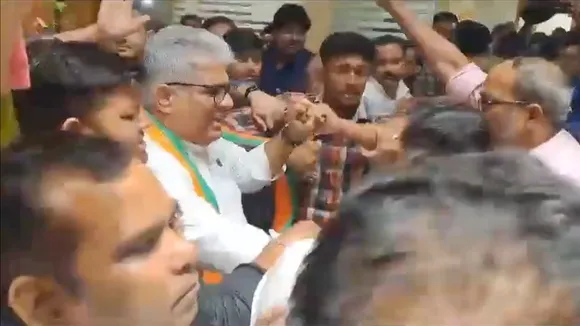 BJP workers manhandle Union Minister Bhupender Yadav in Jabalpur