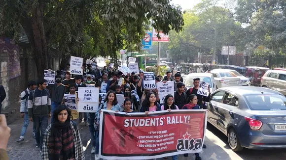 DU students take out march demanding rollback of FYUP