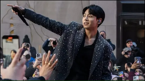 Jung Kook surprises fans with a free concert at Times Square