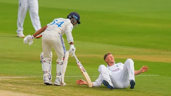 Joe Root sustains injury on his right little finger, leaves field