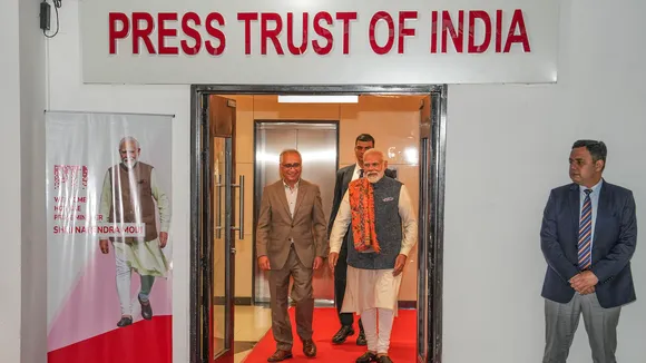 In his first visit to any newsroom as PM, Modi visits PTI headquarters